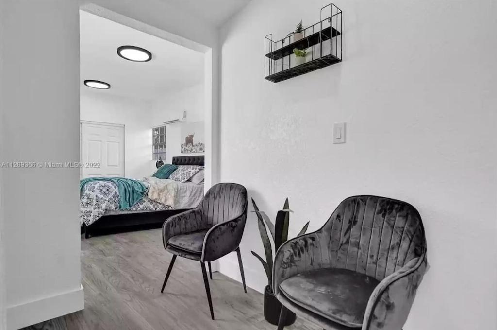 Luxury Pool // 5bd 4ba *