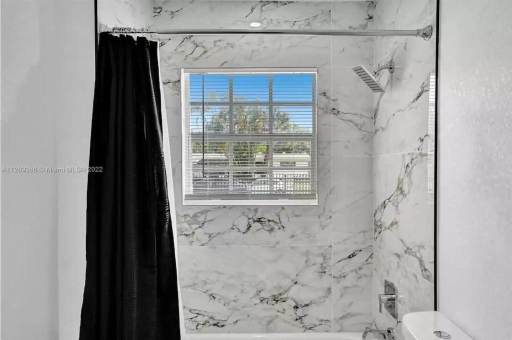 Luxury Pool // 5bd 4ba * Miami