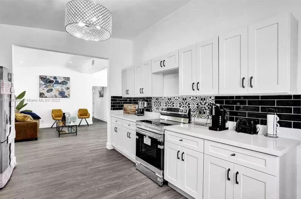 Villa Luxury Pool // 5bd 4ba *