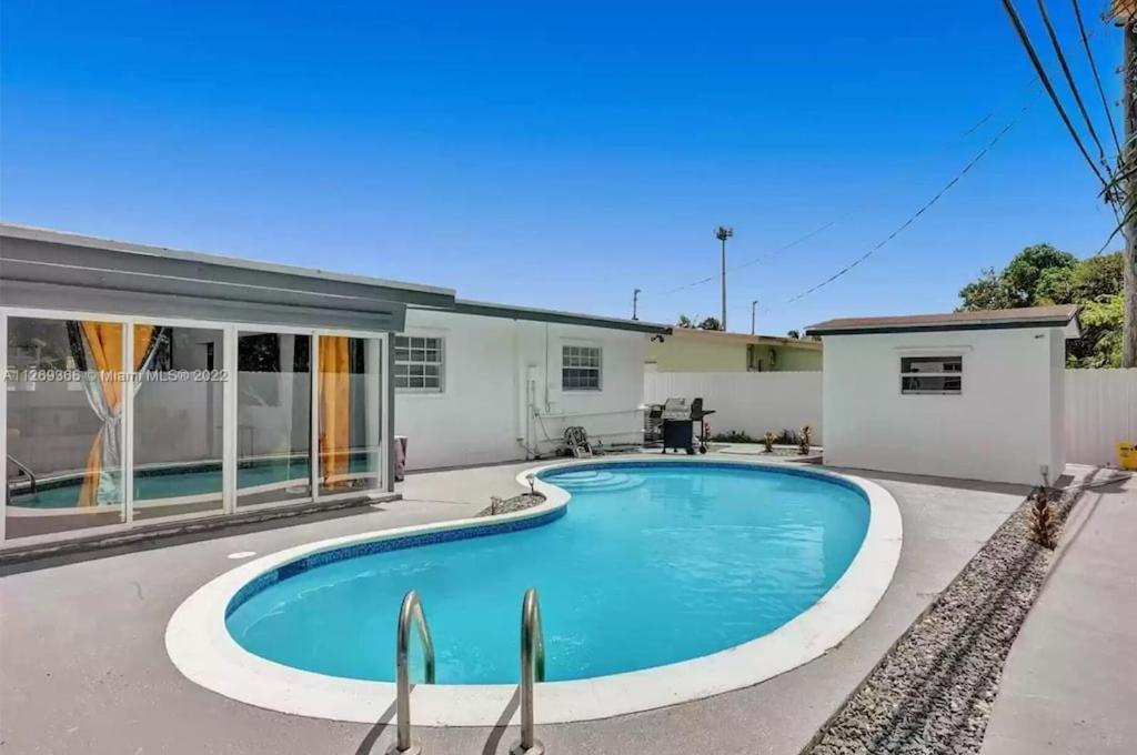 Luxury Pool // 5bd 4ba * Miami